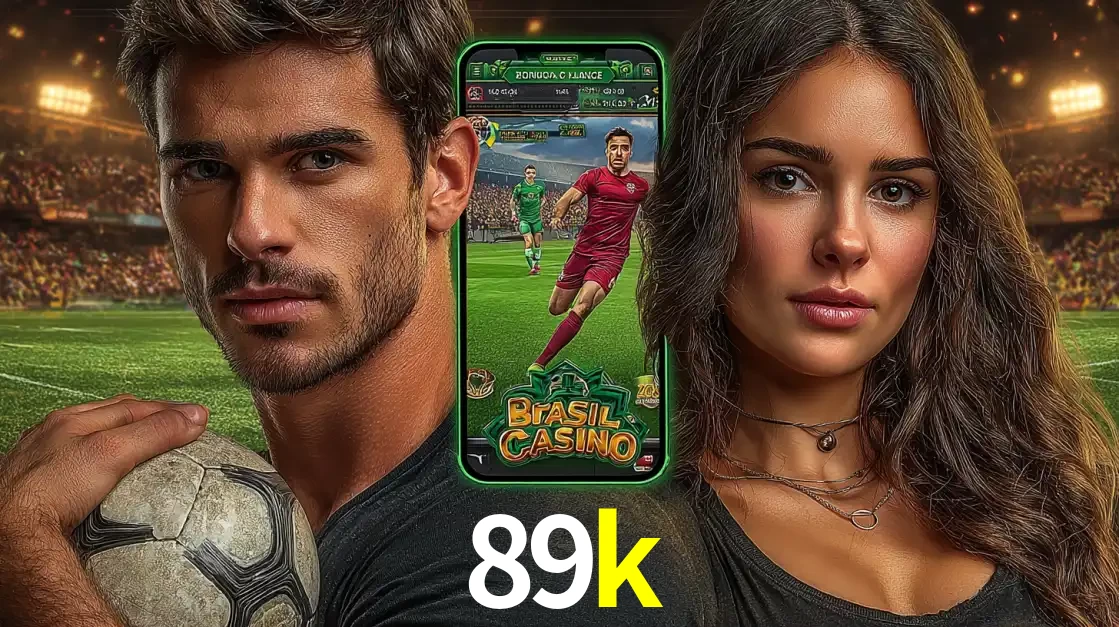 Homem segurando uma bola de futebol e uma mulher ao lado de um smartphone exibindo o jogo de apostas esportivas da 89k. Faça seu palpite no cassino online.